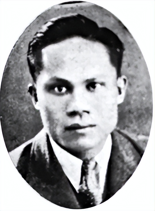 因为他们富有中国特色英语,中国足球也曾让我们热血沸腾