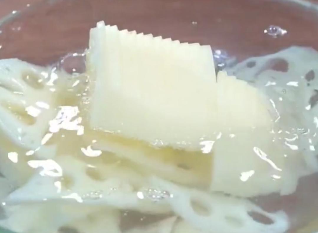 凉拌藕片,夏天凉拌藕