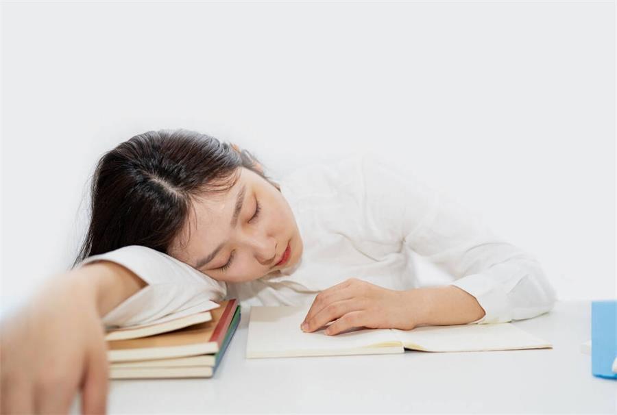 吃饱了就犯困怎么调理,吃饱犯困怎么缓解