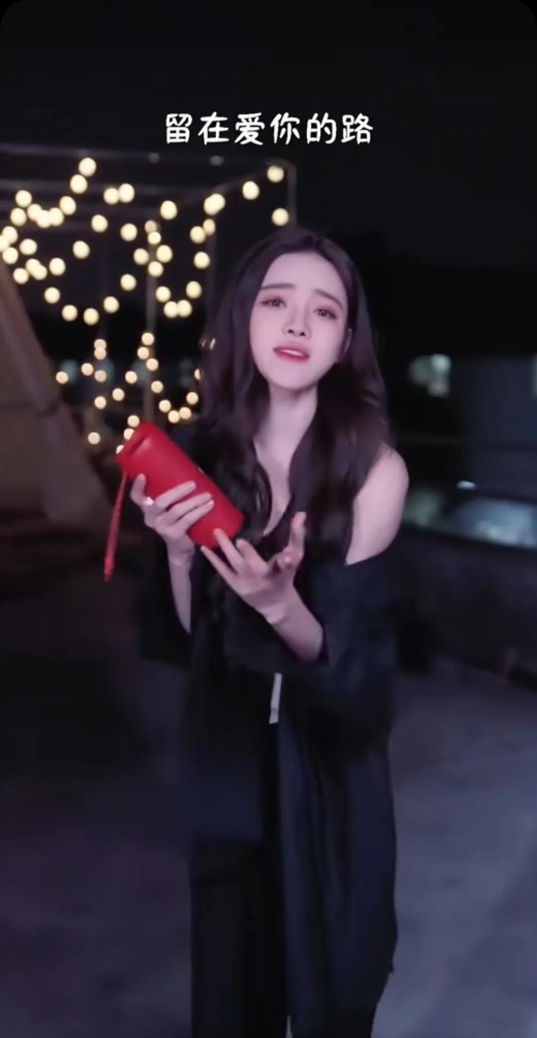 抖音网红歌手戴羽彤,抖音唱歌网红最火前十名歌手