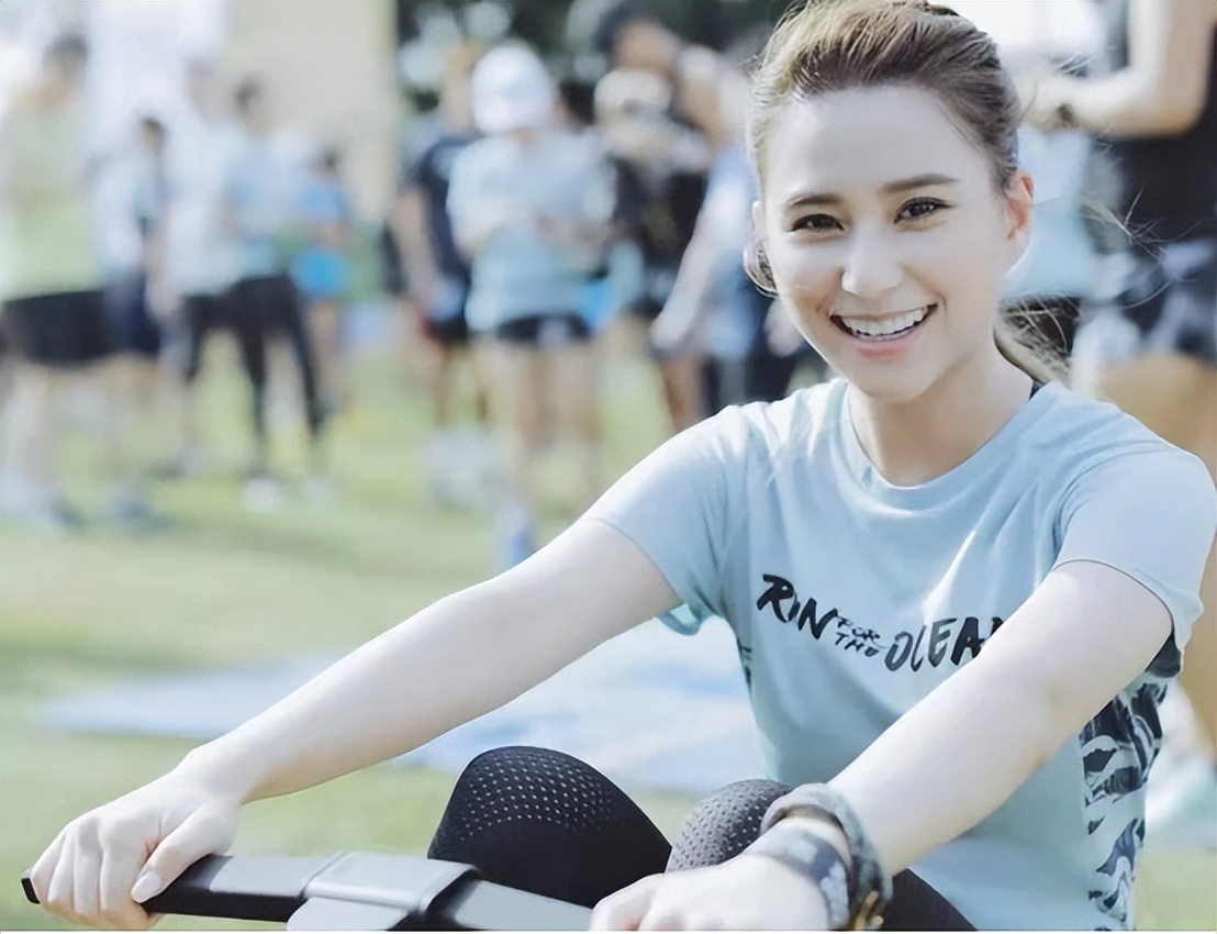 窦骁有多宠爱何超莲,窦骁为什么选择赌王千金