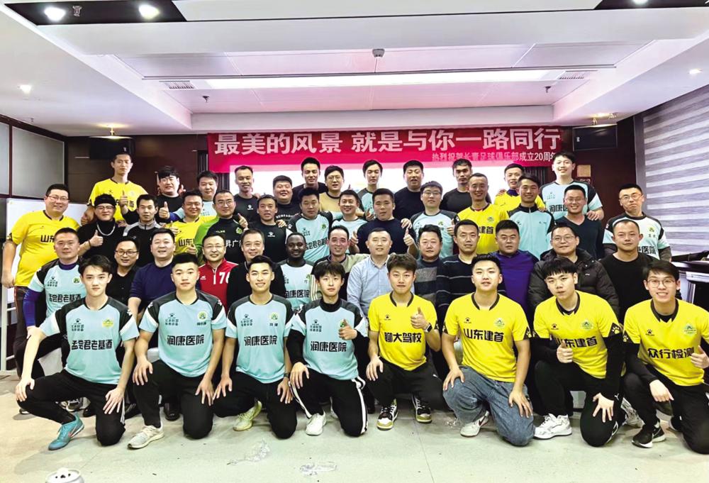 在球场挥洒青春,在球场上风华正茂