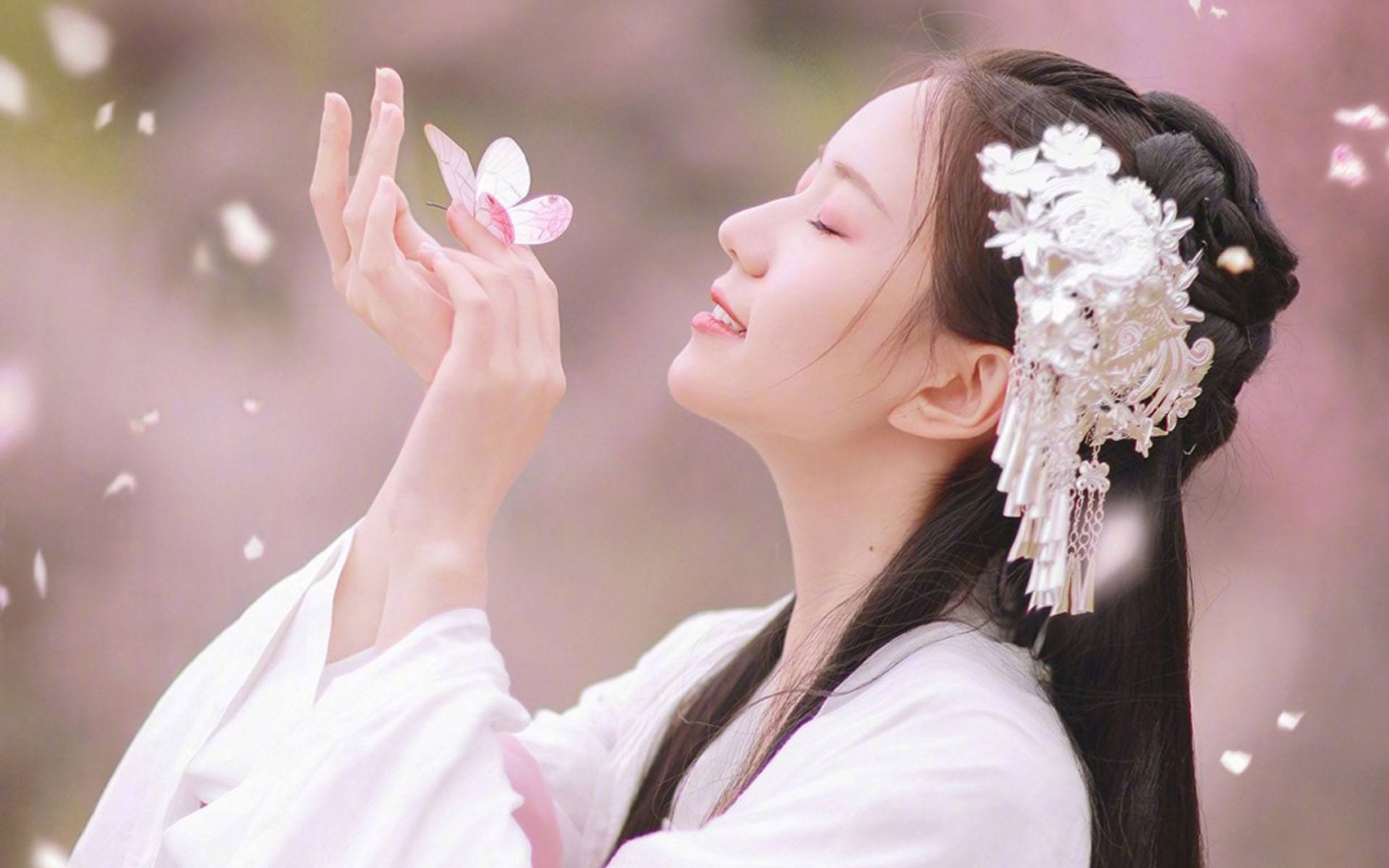 陈道明演的末代皇后婉容,末代皇后婉容和侍卫李玉