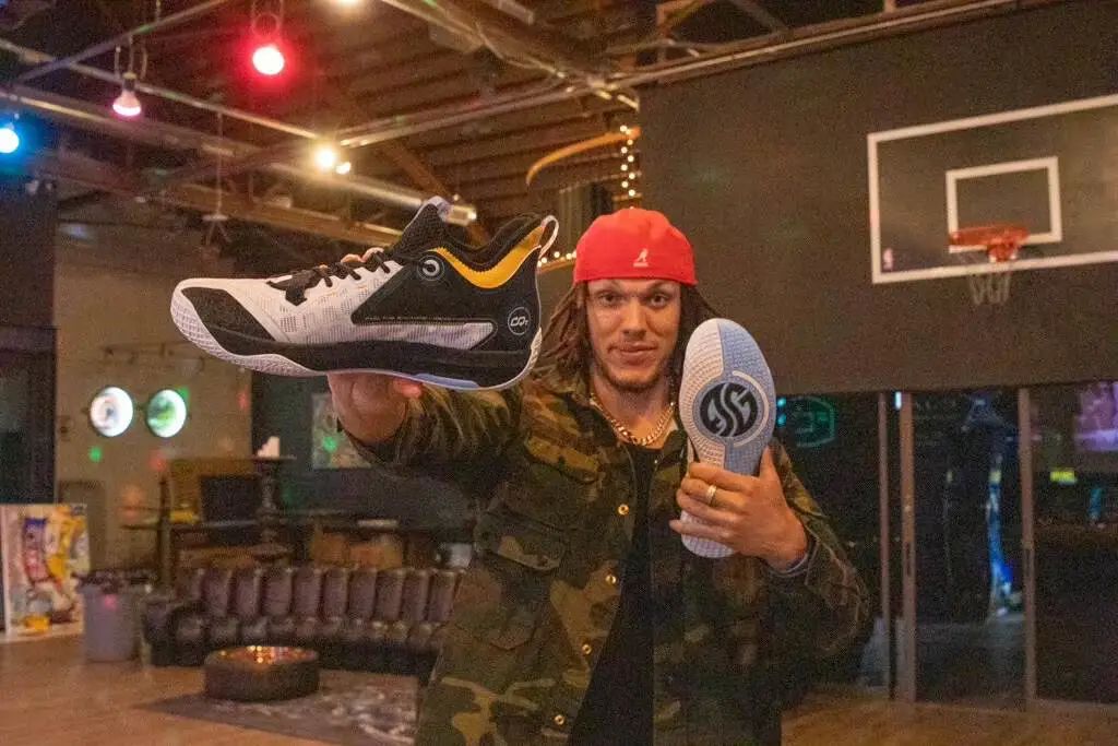 太卷了180还穿增高鞋,盘点600多的球星签名战靴性能真高