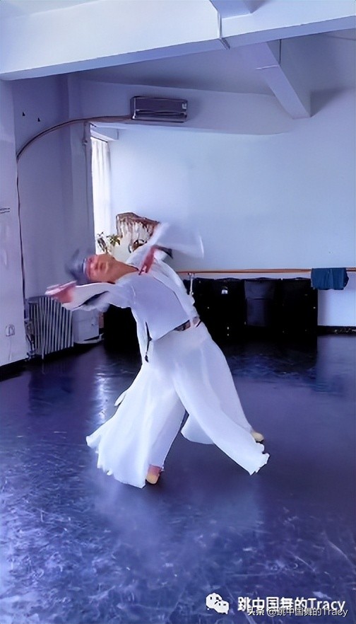 一个元素编舞,一个元素三个动作