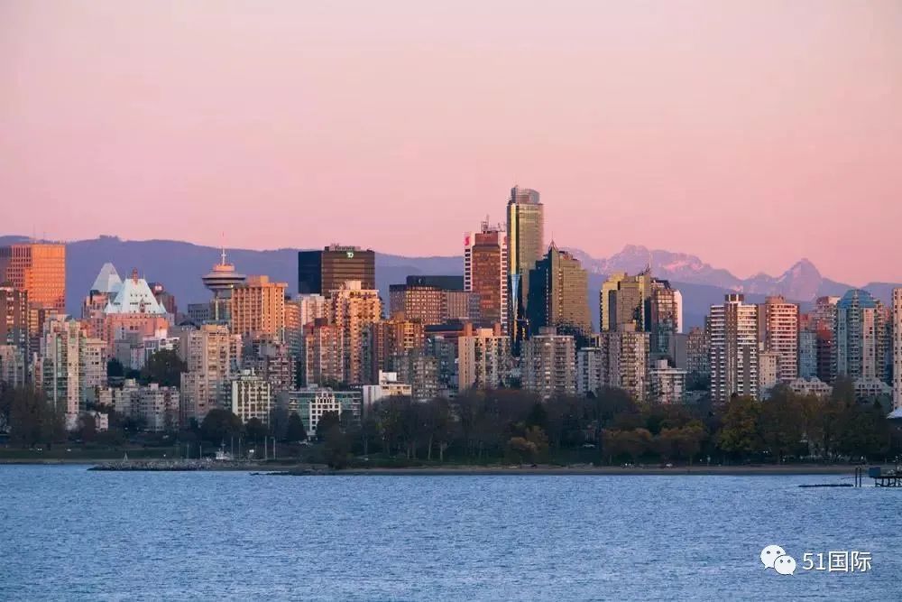 加拿大college留学优缺点,留学加拿大都有哪些优势呢