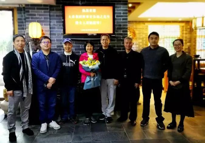 55岁云南茶王突发脑溢血去世，2盒普洱茶饼玩坏广州芳村炒茶人