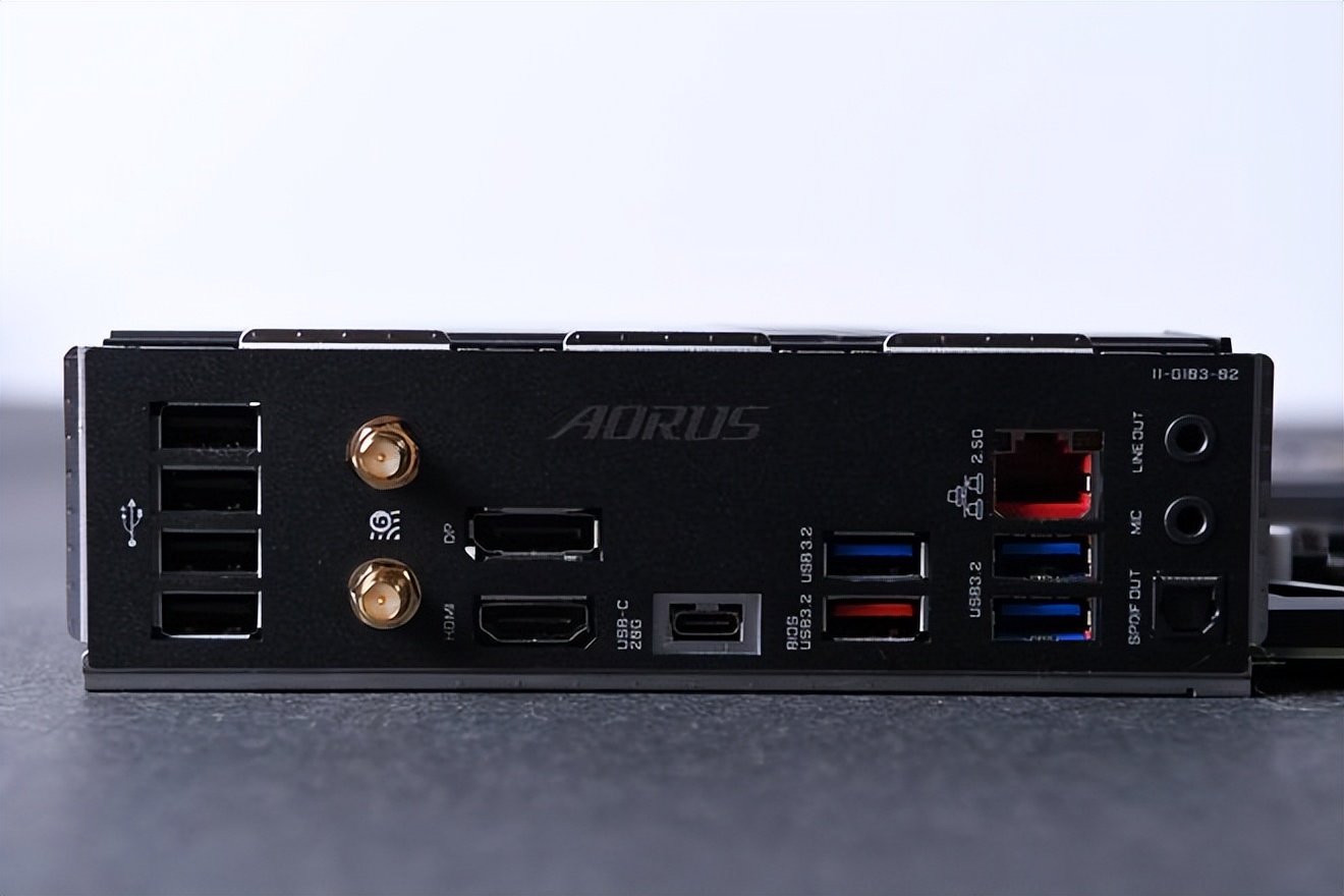 技嘉b760m电竞小雕是丐版吗,技嘉b760ddr4小雕评测