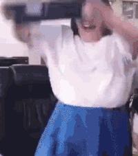 涂了口红女生怎么吃饭,涂口红后喝水