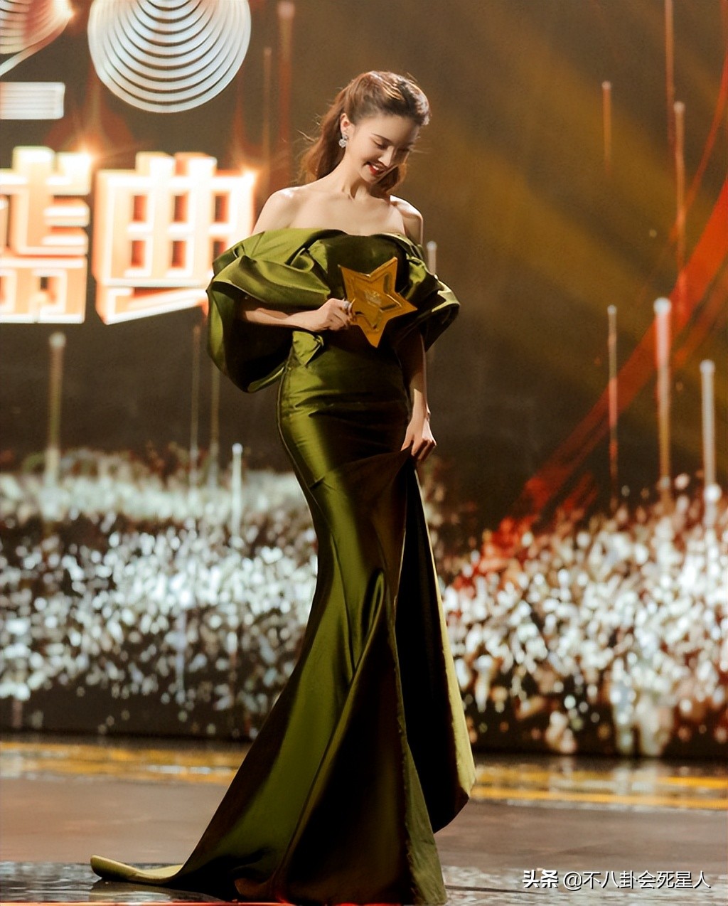 前摄镜头拍人脸为什么变丑,镜头前凹身材