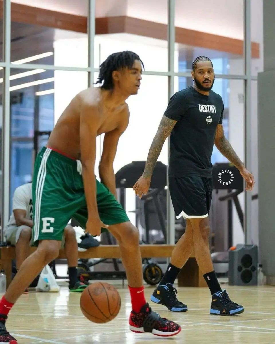 甜瓜安东尼签名鞋,安东尼生涯最高分穿的球鞋