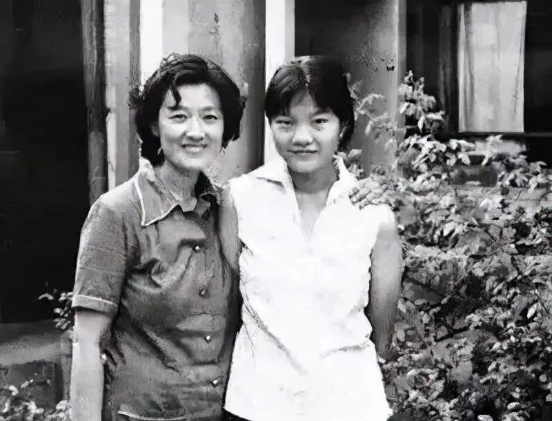 洪晃名门痞女年轻时候,名门女人洪晃完整版