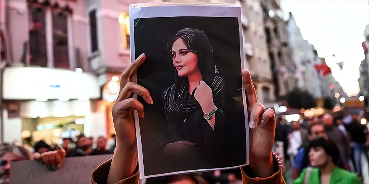 他们为何在世界杯赛场，发出“无声呐喊”？