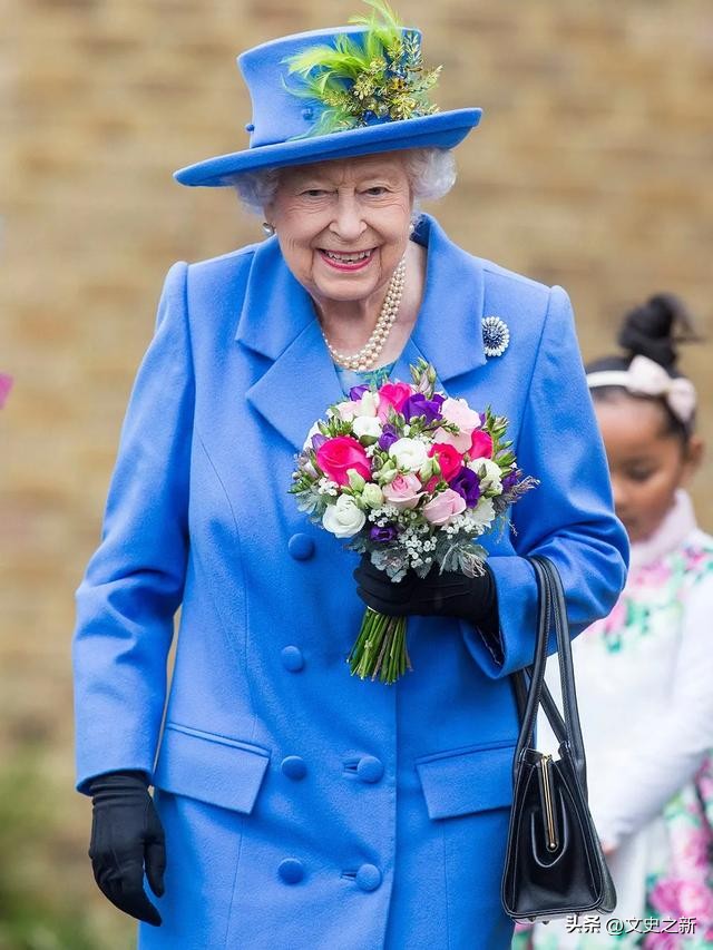 伊丽莎白二世：敢和撒切尔夫人对着干，被6岁中国女孩要求还香港
