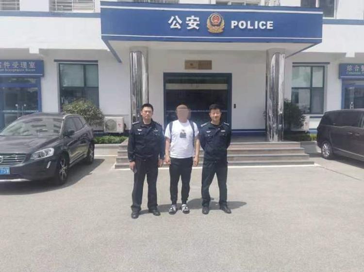 罗山警方一举抓获四名网上逃犯,崂山中韩抓捕逃犯