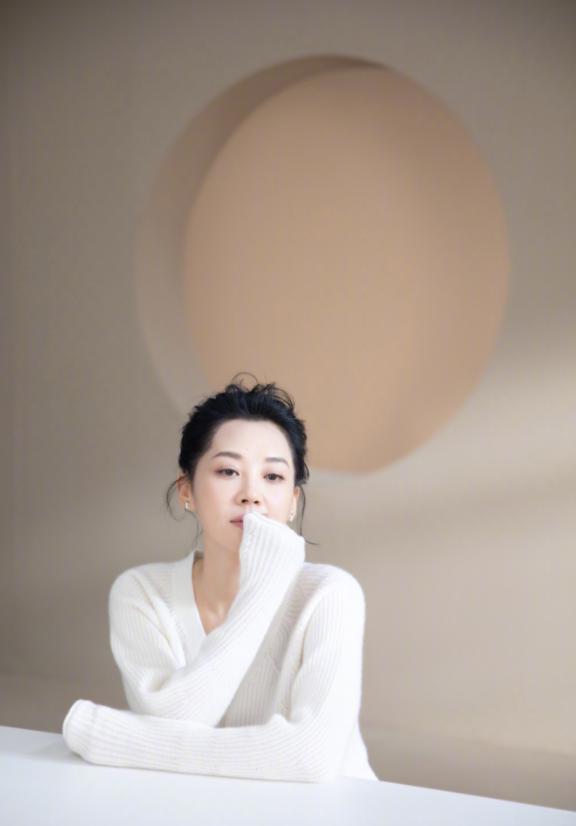 风情万种许晴现状,如今53岁的许晴身材和颜值