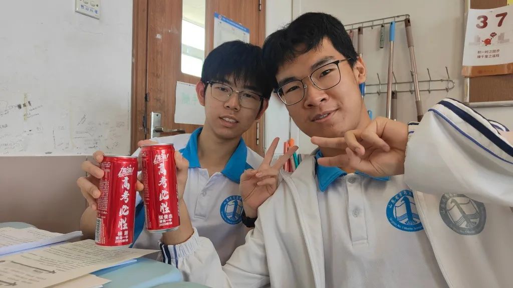 刚刚，青岛5万多勇士霸气走进战场！少年，此去何求？夺盛名、拔头筹、争魁首、独占鳌头！