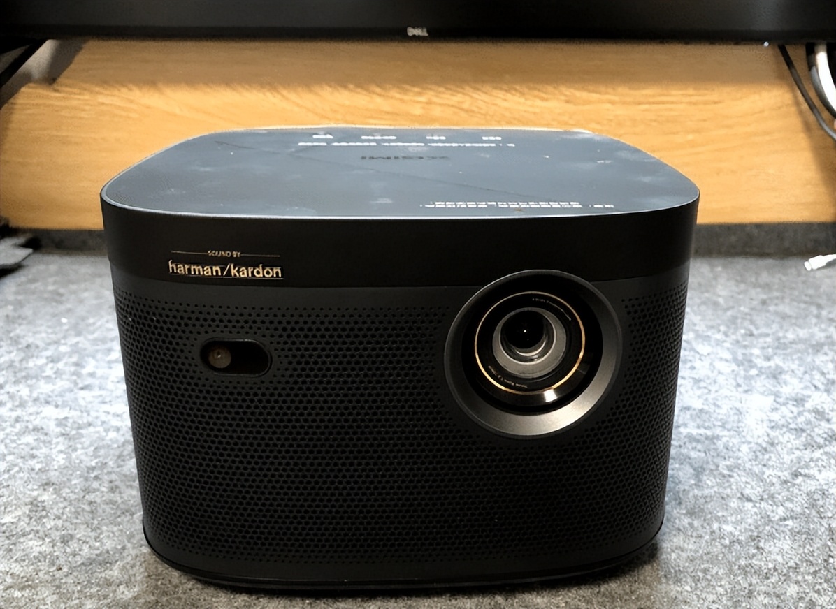 看球选哪个牌子投影仪比较好,性价比最高的投影仪哪个牌子