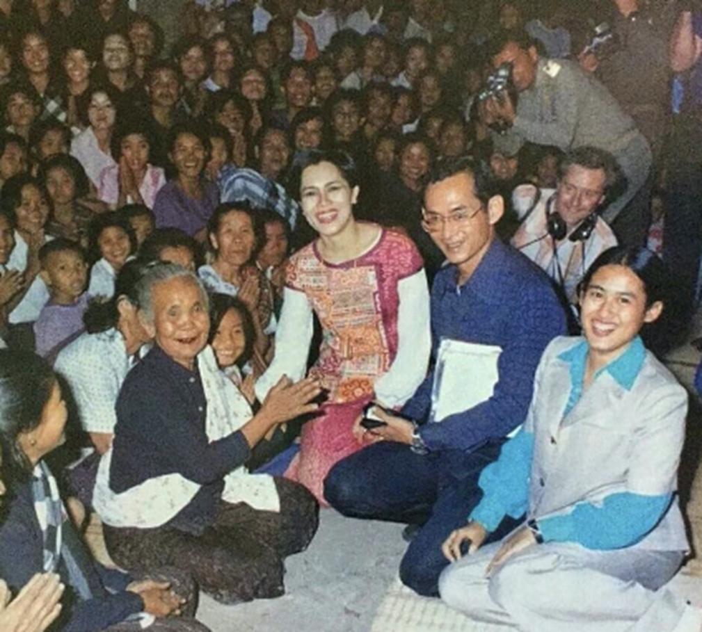 泰国王室阴盛阳衰：诗琳通终身不嫁为国家，国王却风流荒唐不成器