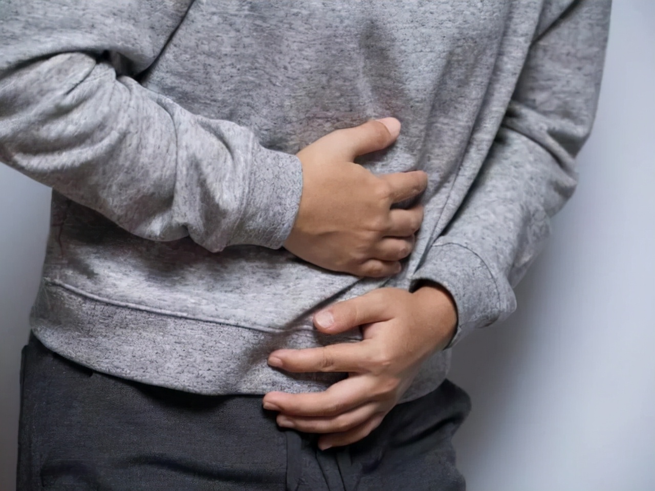 起床后，为何会有口臭呢？医生：教你5个小妙招或许会有效果