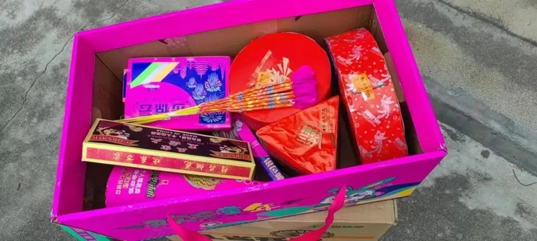 年轻人春节搞副业：卖烟花日赚1千，明年早点干