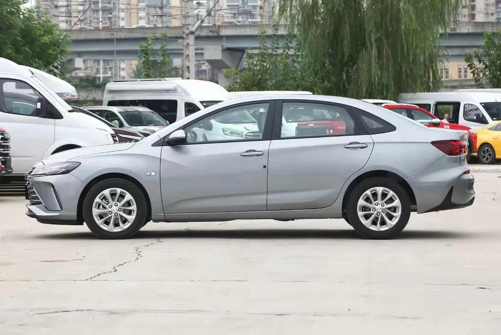 雪佛兰科鲁泽2024款用户用车体验,科鲁泽2022款轻混redline320t