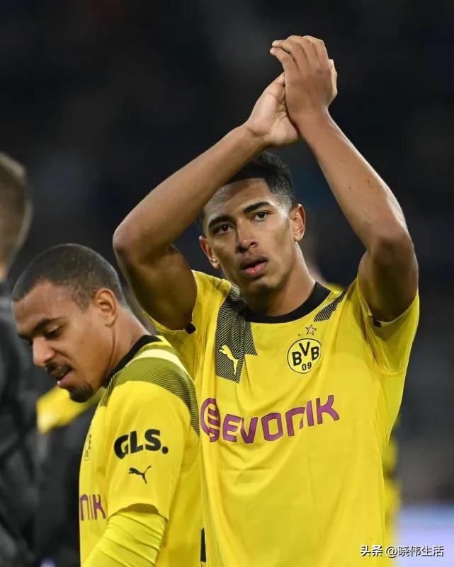 小白看国足,贝林厄姆小球迷回头