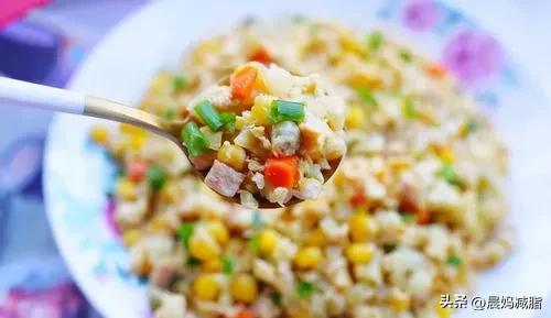 减脂晚餐建议怎么吃,减脂期晚餐光吃香蕉可以吃多少