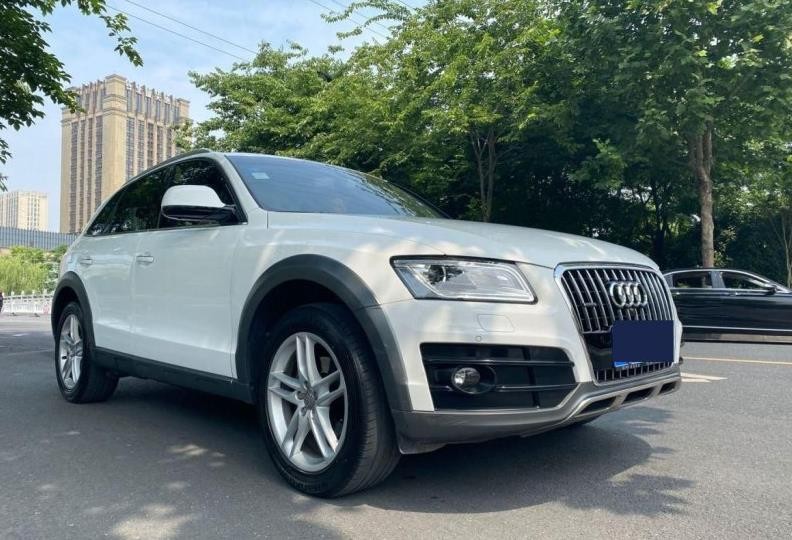 沃尔沃车前后夹击,沃尔沃被大货车夹击视频