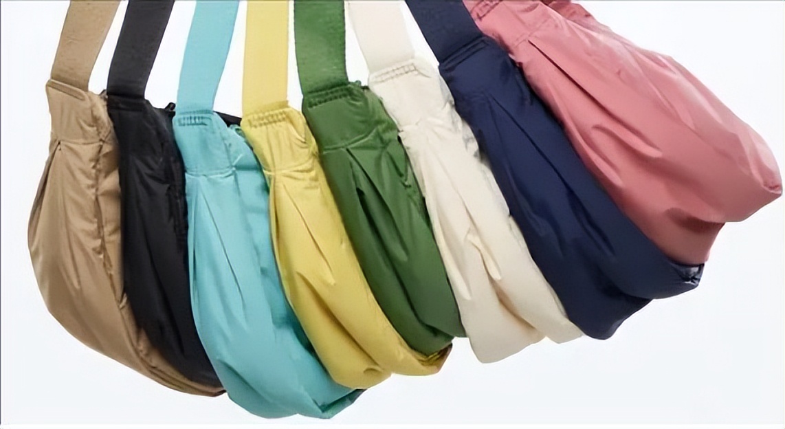 优衣库饺子包pu皮黄色,国外火爆的优衣库包