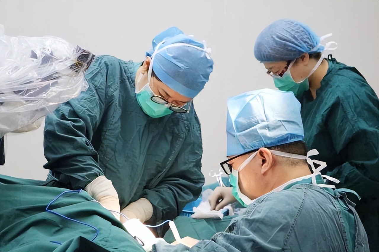 为什么手术划开皮肤不会流血,不小心割到皮一直流血怎么办