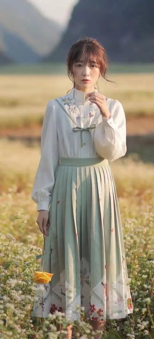 徐娇露脐装高清图片,徐娇的穿衣打扮