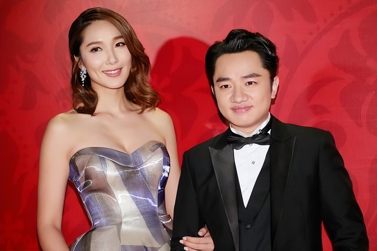 王祖蓝香港千万房子,王祖蓝生日李亚男晒全家福