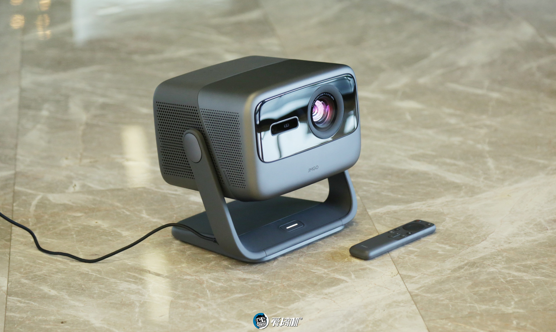 8999元的国产之巅，坚果N1Ultra三色激光云台投影体验