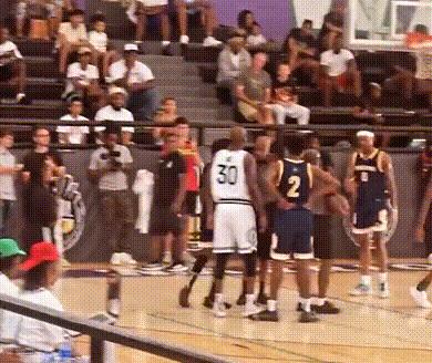 冲突爆发双方球员打成一团,赛场冲突打架群殴合集