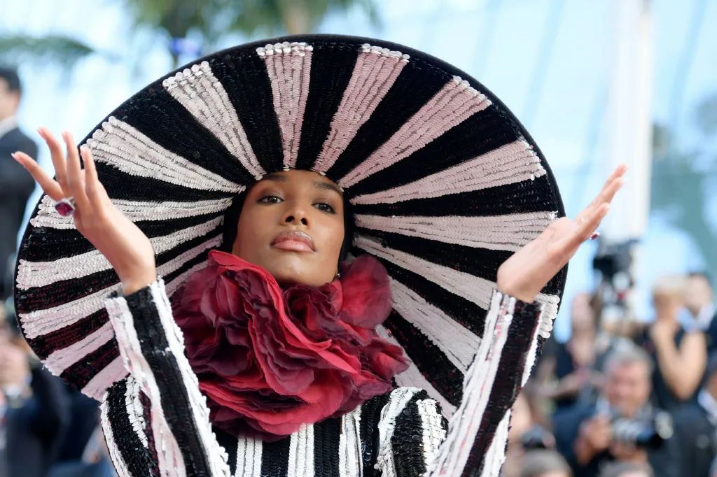 戛纳红毯范冰冰艳压群芳,范冰冰再次惊艳戛纳红毯