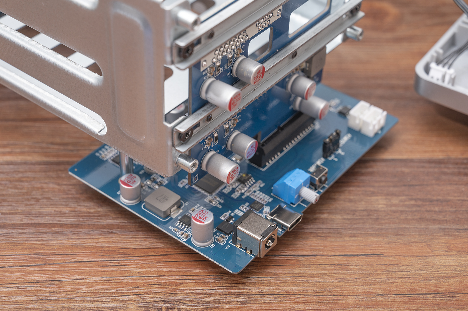 常用数据备份方式磁盘阵列,raid磁盘阵列到底哪个安全