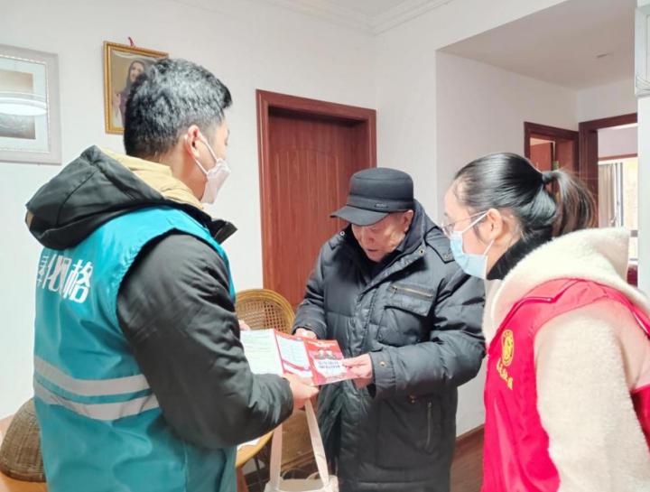 社区网格员防疫一线勇担当,坚守在防疫一线的网格员