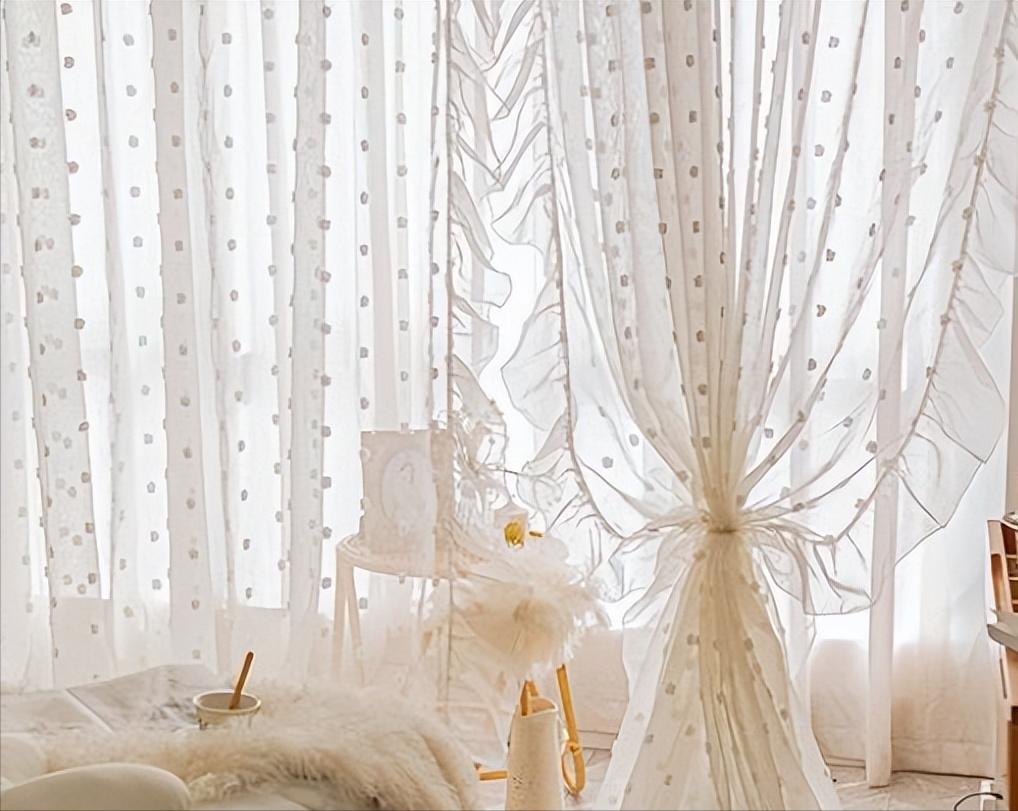 百叶窗和布艺窗帘哪个更省钱,装修风格篇全屋窗帘怎么选