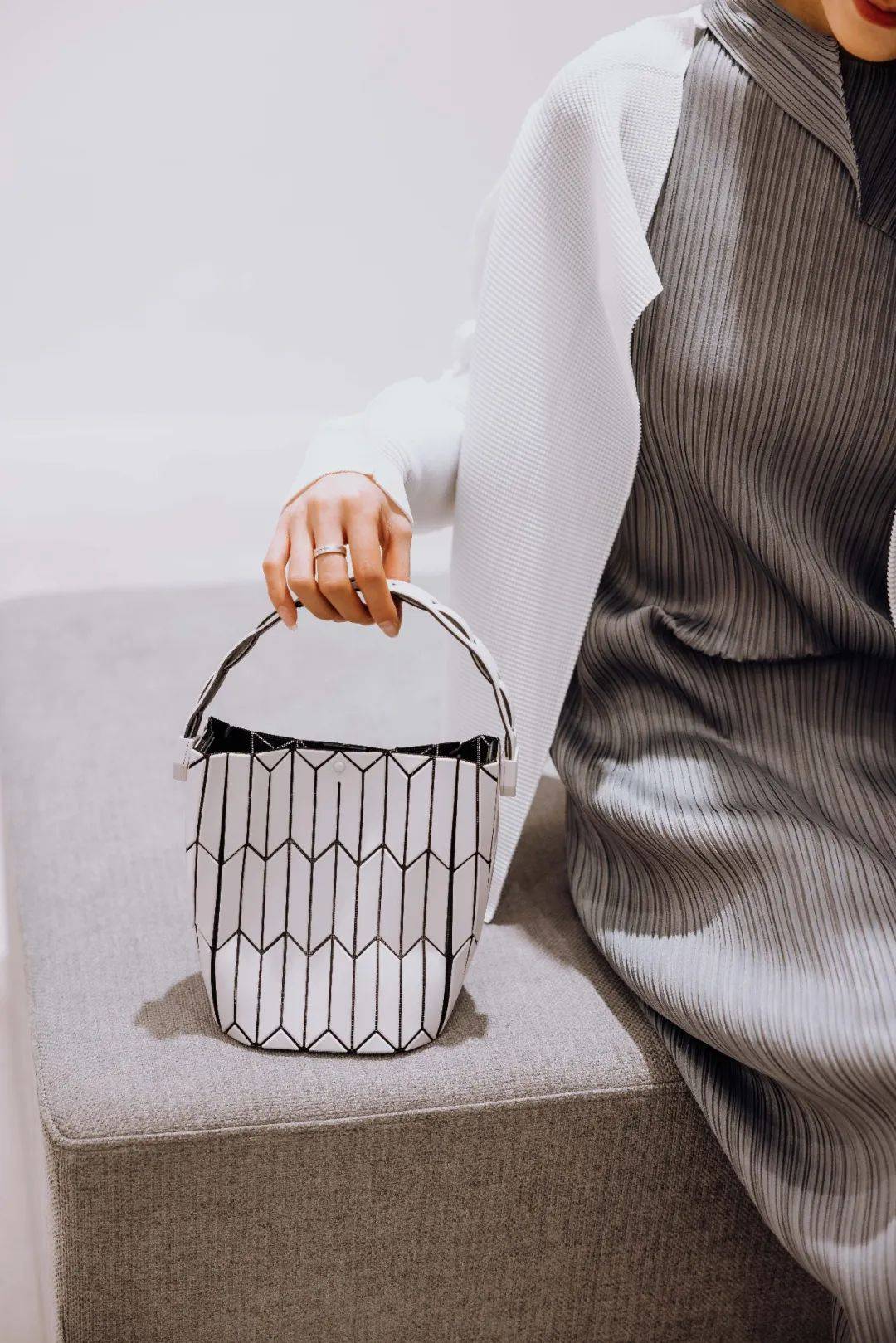 三宅一生水桶包2021,2023年第一只大牌包包