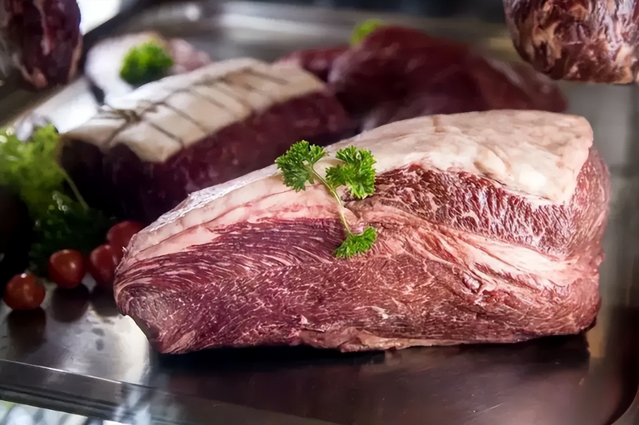 肉在冰箱时间长了炖有腥味,肉在冰箱里放久了产生什么