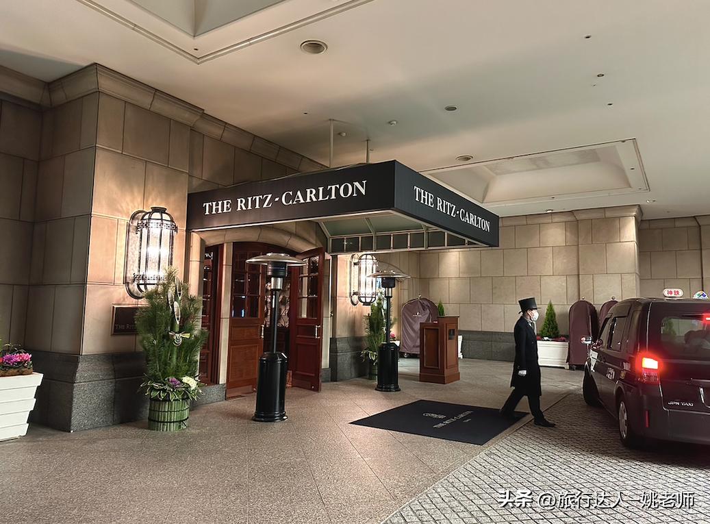日本丽思卡尔顿酒店阴雨天高级感,大阪奢华酒店