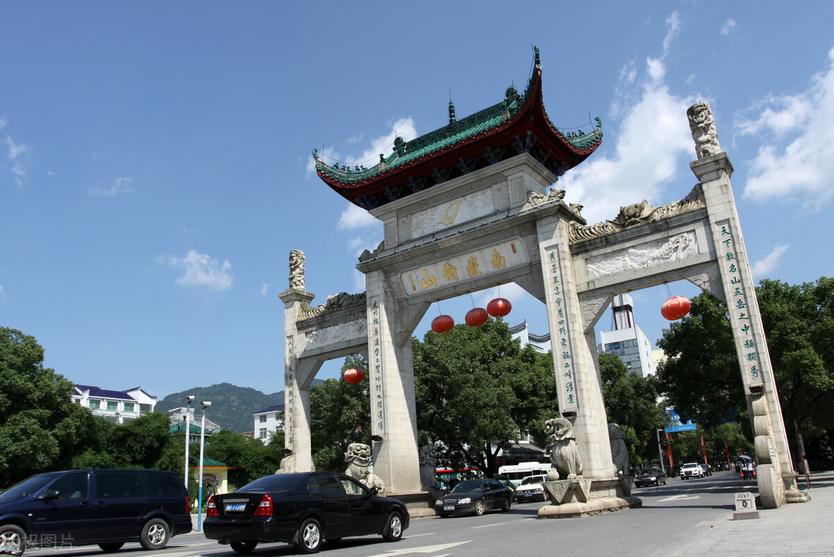 关于名山美景的诗句,名山大川诗十首