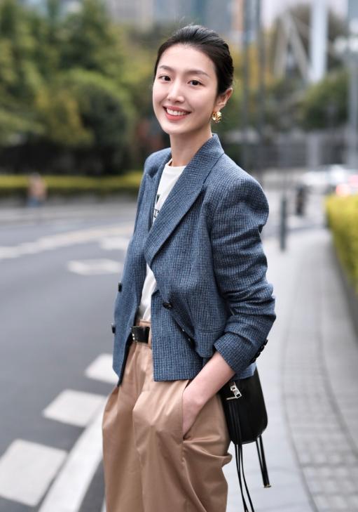 内搭西装搭配什么裤子好看,宽松西装外套怎么搭配牛仔裤好看