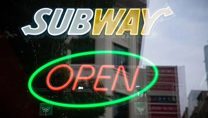 关店6000家5年亏40亿,关店800家