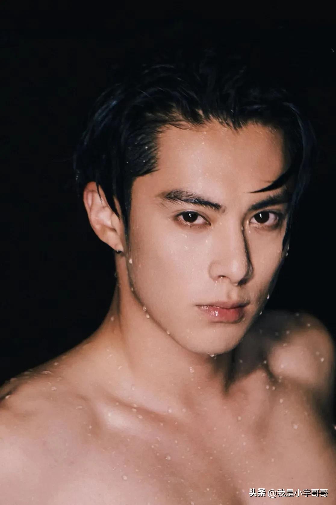 王鹤棣海边拍摄正装花絮,王鹤棣海边自拍第三视角