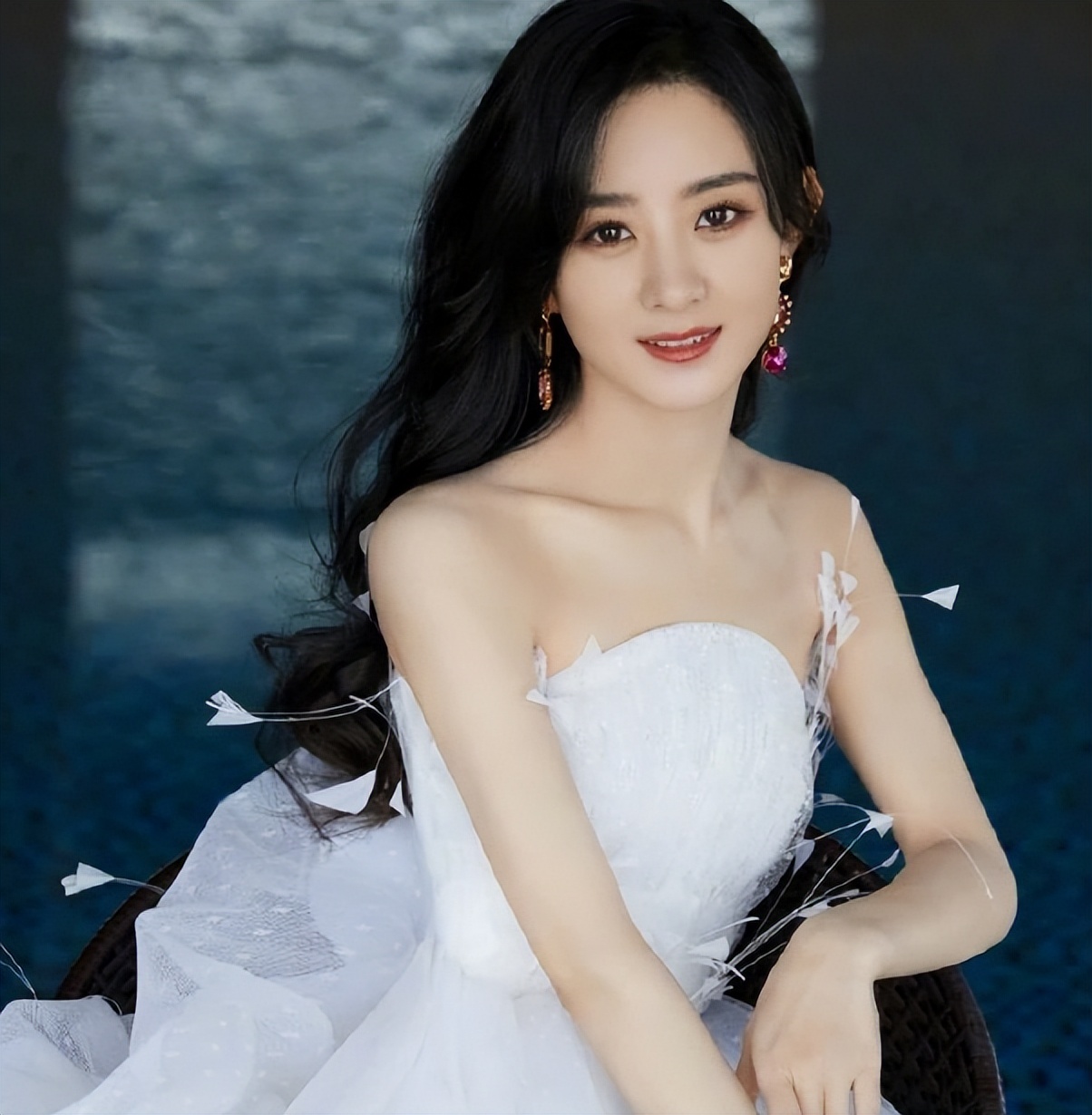 把戏子捧上天，四年赔光63亿，华谊兄弟大裁员背后，是娱圈的悲哀