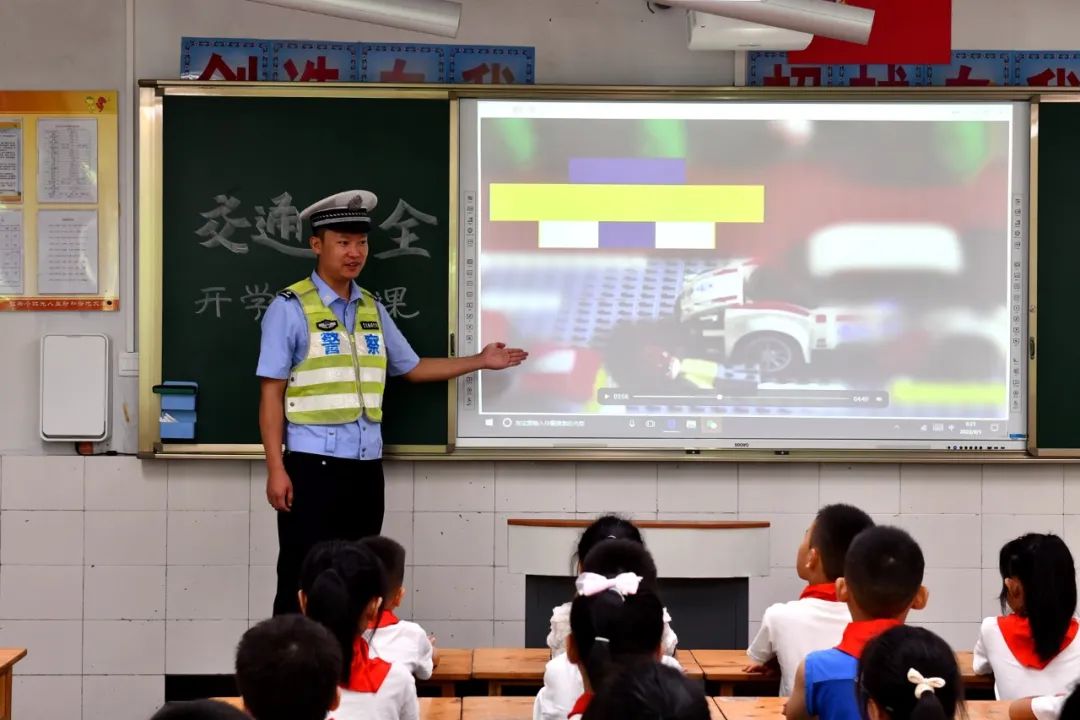 开学第一课欢迎小朋友活跃气氛,红光小学开学表彰