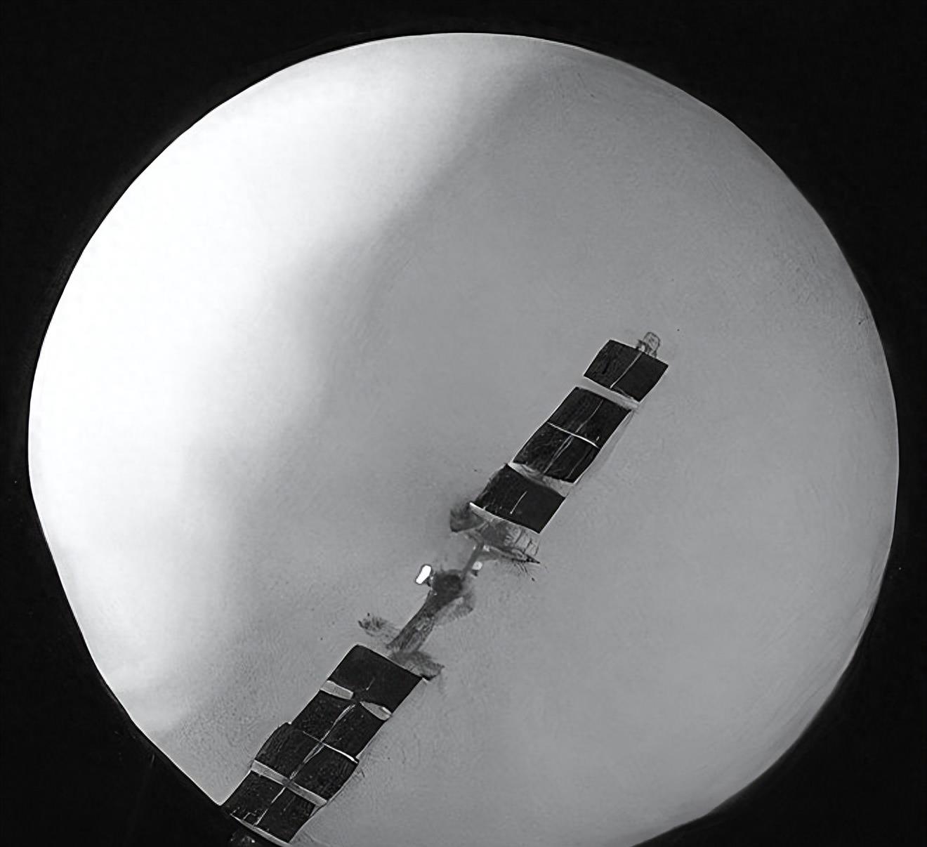 二战期间美国轰炸日本的真实视频,1945年美军轰炸日本广岛视频