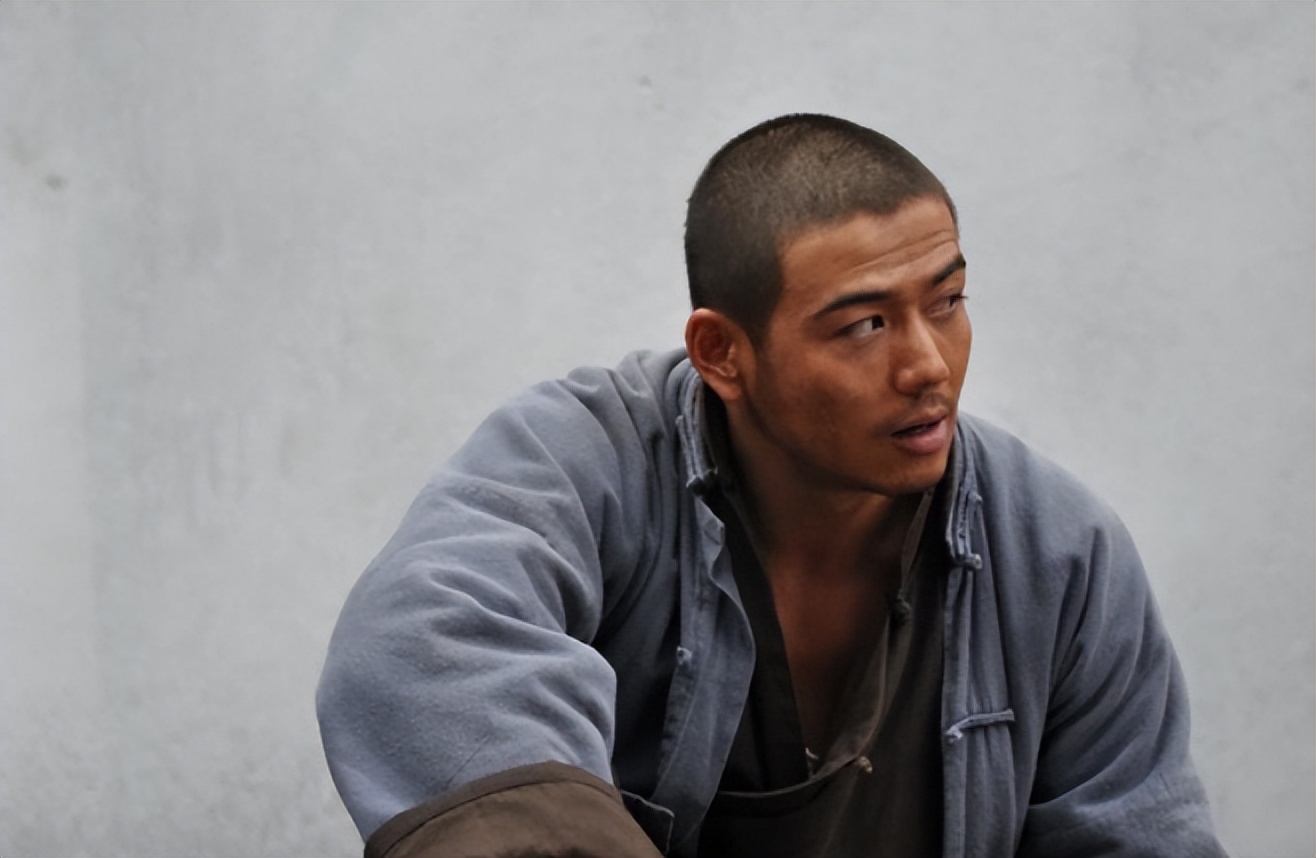 杨烁终于活成你想要的样子,杨烁从年轻到现在颜值变化